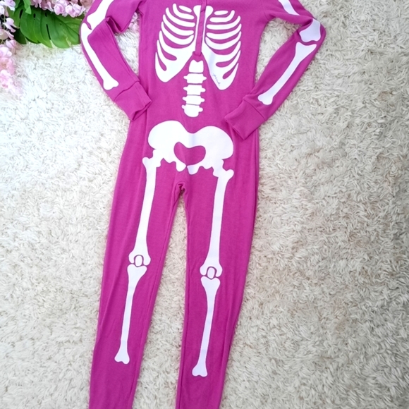 NEW XXL VS PINK Halloween Thermal Sleep Onesie in Berry pink Skeleton - Picture 3 of 4